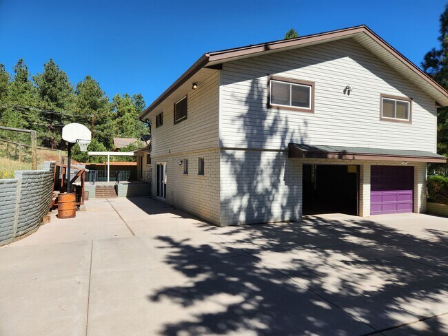 Building Photo - Awesome home in Paradise hills_Backing Buf...