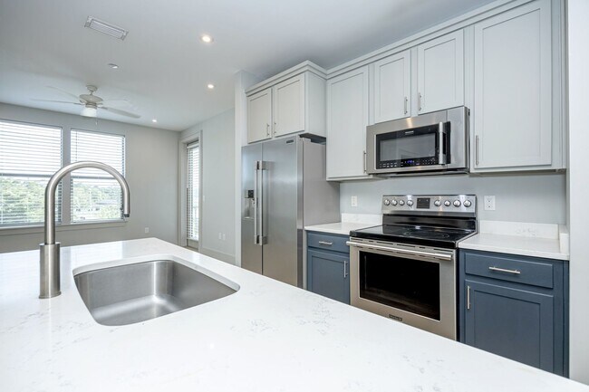 Building Photo - 2501 Bienville Blvd