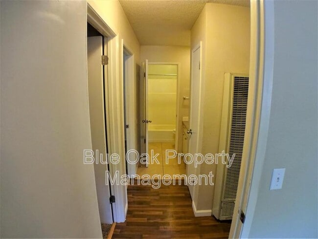 Building Photo - 346 Hickory St