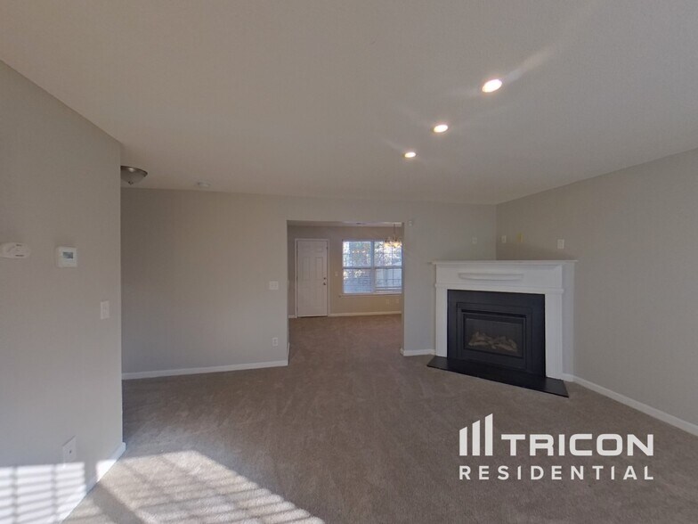 Building Photo - 420 Kara Ln