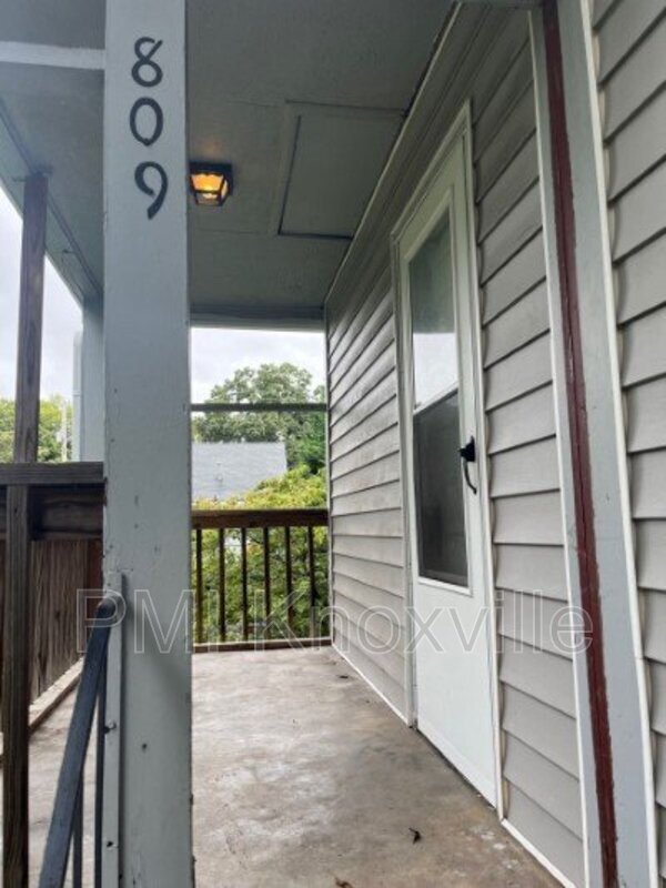 Building Photo - 809 Cates St