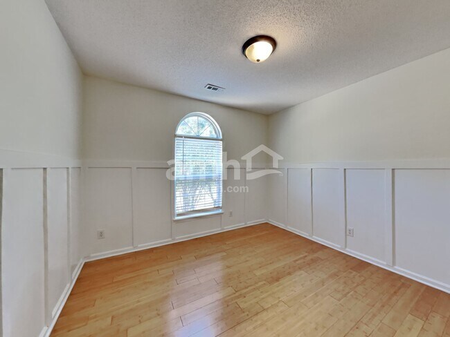 Building Photo - 13211 Peacock Ln