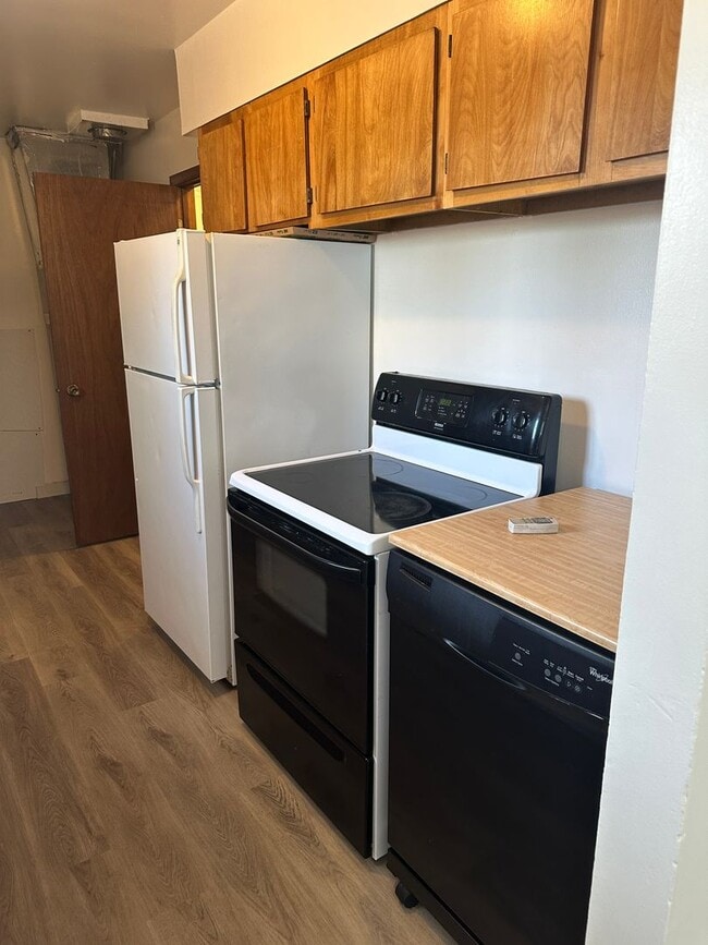 Building Photo - 3 Bedroom Home For Rent
