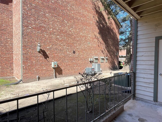 Building Photo - 6500 Harbor Town Dr