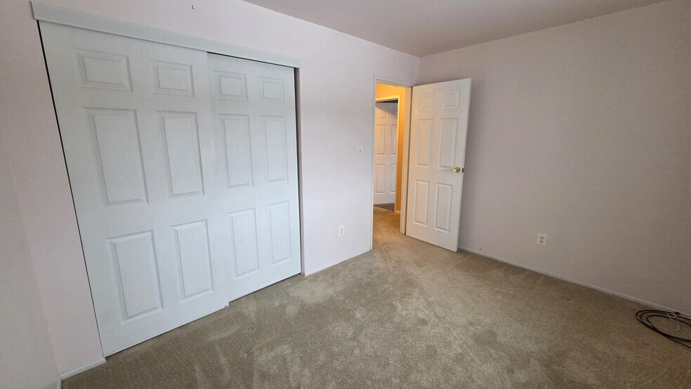 Building Photo - 283 Storm Dr