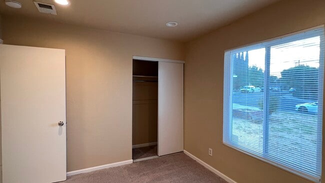 Building Photo - 2725 Del Oro Cir