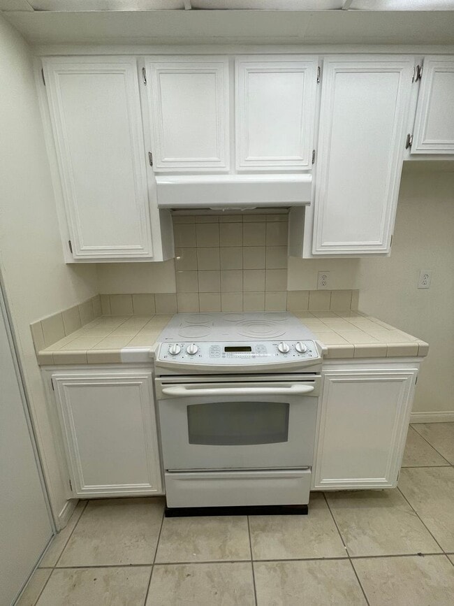 Building Photo - Beautifully Renovated Marina Village Condo...