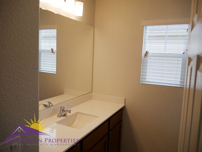 Building Photo - Modern Two-Story 4 Bed 2.5 Bath 1,807 sqft...