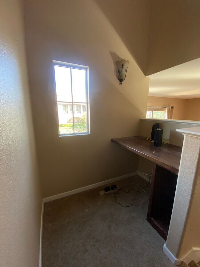 Building Photo - Victoria Gardens Three Bedroom Condo