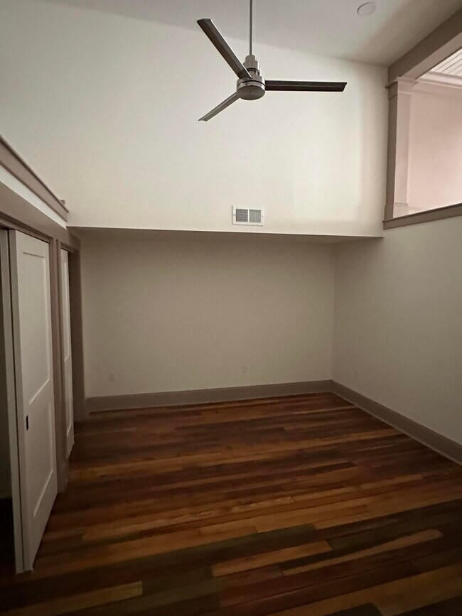 Building Photo - 307 W Main St