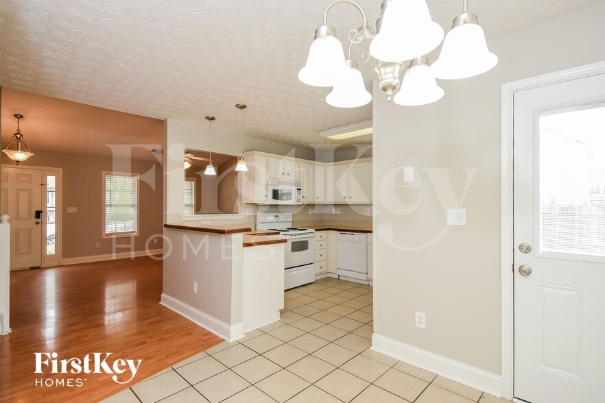 Building Photo - 12 Triangle Ln