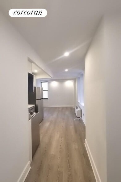 Building Photo - 45 W 81st St