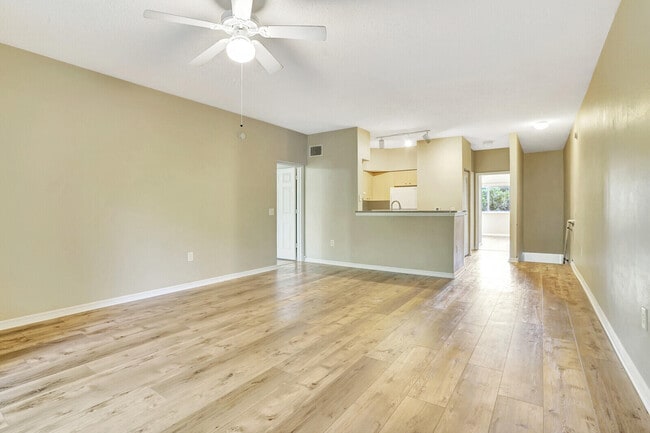 Building Photo - 270 Crestwood Cir