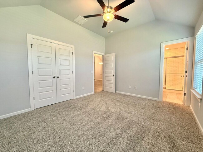 Building Photo - **Gorgeous Newer Build! 3 Bed 2 Bath**