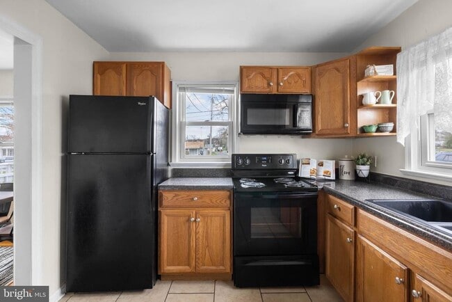 Building Photo - 405 E 7th Ave