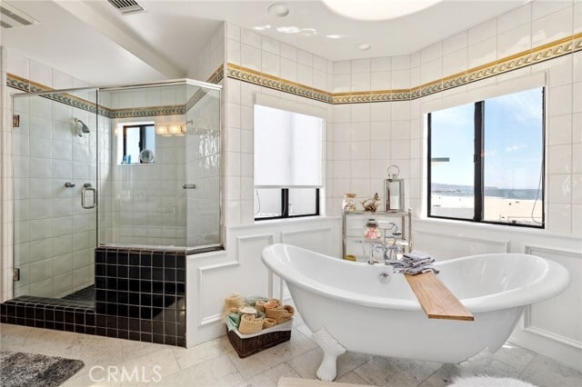 Building Photo - 536 The Strand