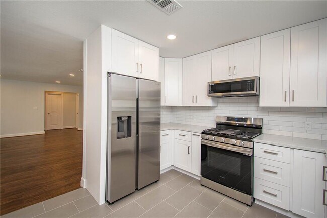 Building Photo - 6810 Northampton Way