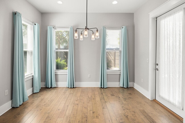 Building Photo - 56 Penelope St