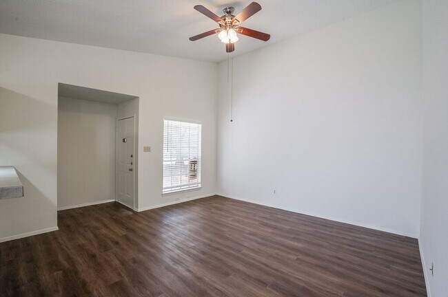 Building Photo - 612 Greenlawn Blvd