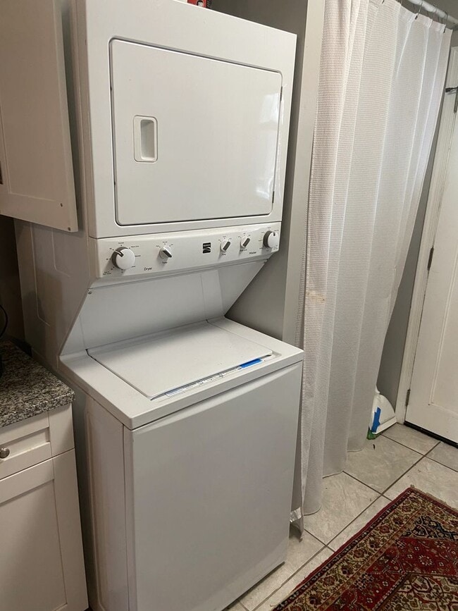 Building Photo - Wonderful! 2BR/1bth home in Columbia Heights. Nice Yard & Parking!!!