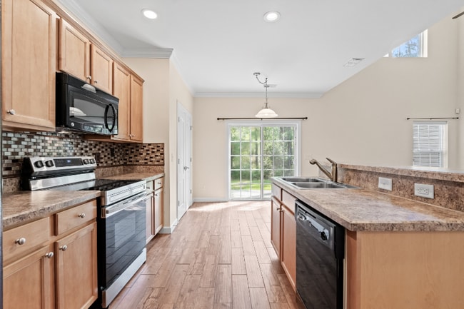 Building Photo - 1020 Fairway Ln