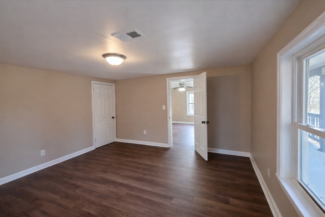 Building Photo - $250 OFF Move In Special!
