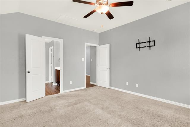 Building Photo - 806 Spruce Ln