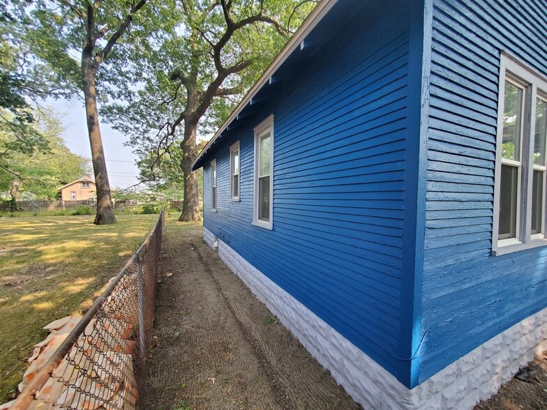 Building Photo - 2642 Riordan St