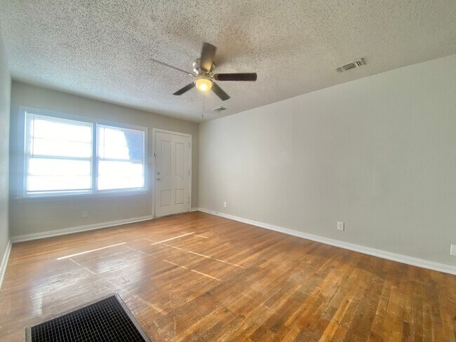 Building Photo - 2420 33rd St