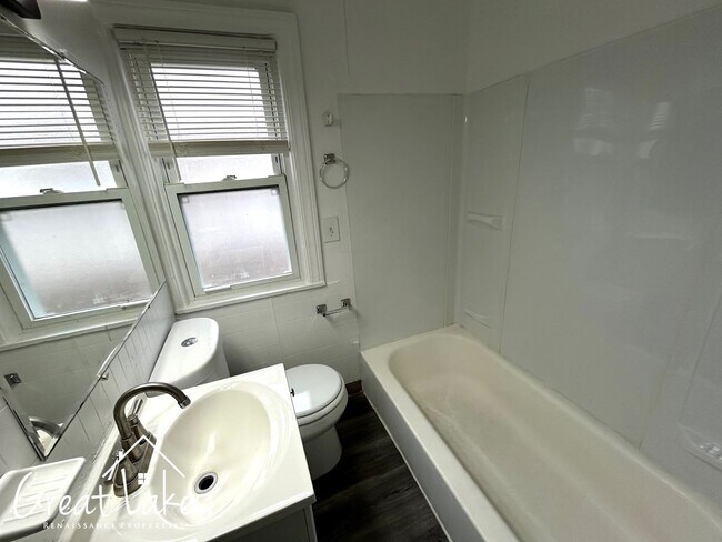 Building Photo - Stunning 3 bedroom / 1.5 bathroom house now available for rent!