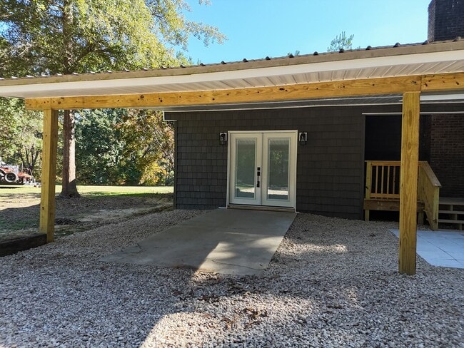 Building Photo - 171 Longwood Dr