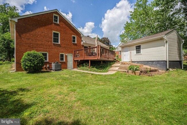 Building Photo - 7039 Calamo St