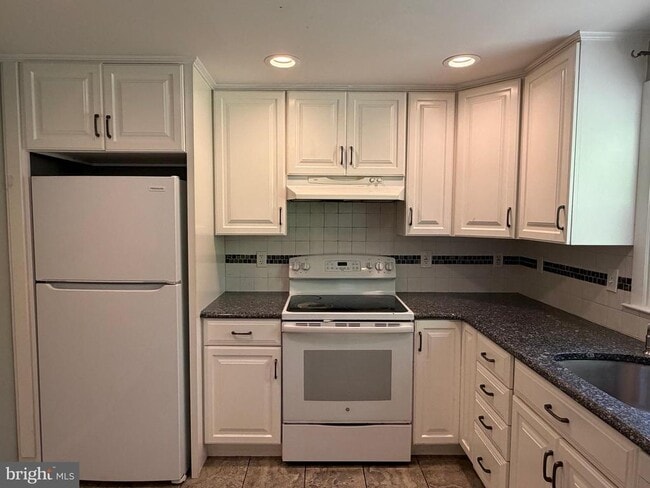 Building Photo - 319 Meetinghouse Ln