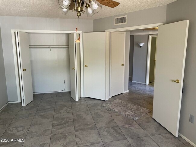 Building Photo - 10141 W Campana Dr