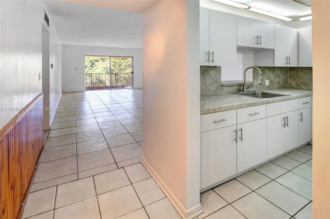 Building Photo - 11905 NE 2nd Ave