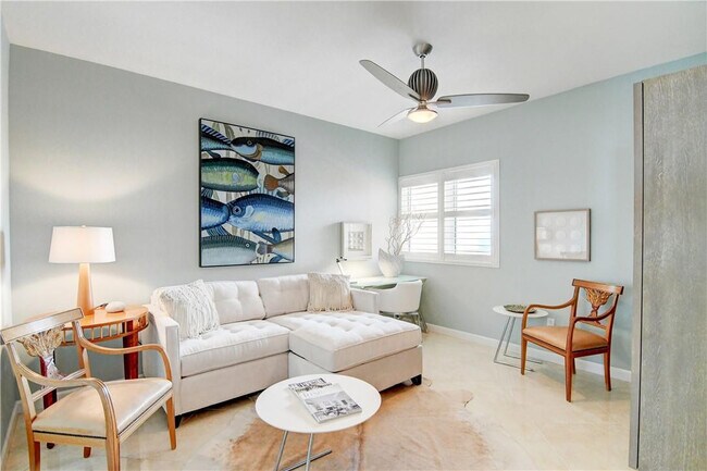 Building Photo - 2640 Lake Shore Dr