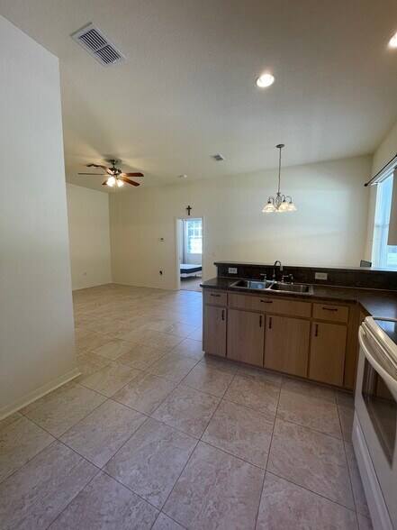 Building Photo - 5841 Cherry Ridge Pl