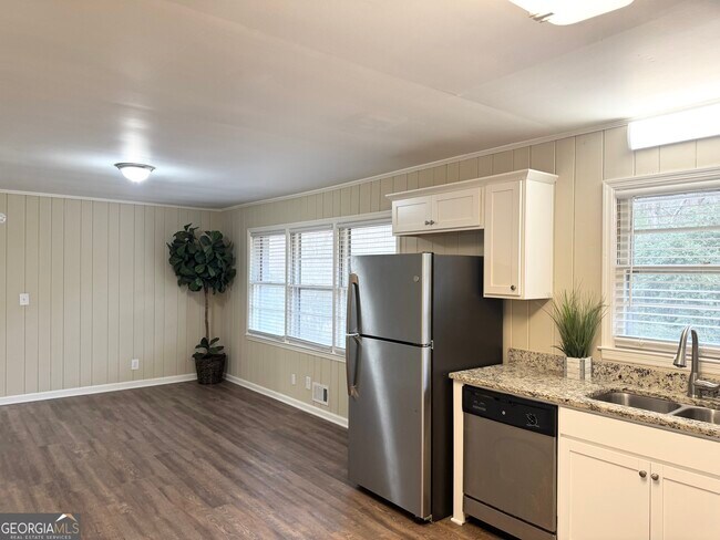 Building Photo - 3820 Union Rd SW