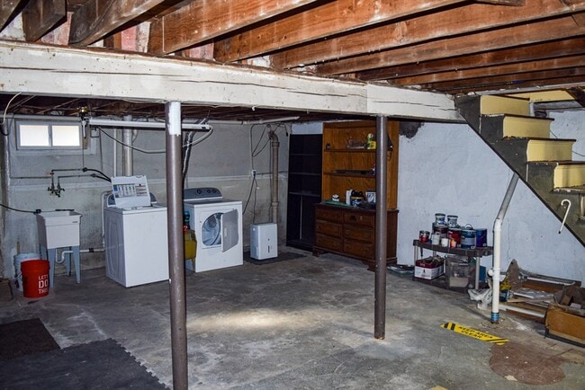 Building Photo - 77 Maryknoll St