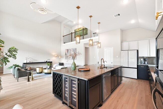 Building Photo - 21967 Gateway Arch Dr