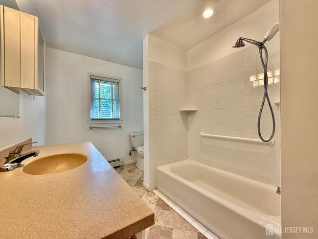 Building Photo - 452 Cranbury Rd