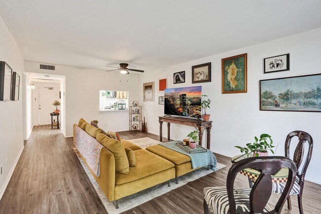 Building Photo - 9460 Tangerine Pl