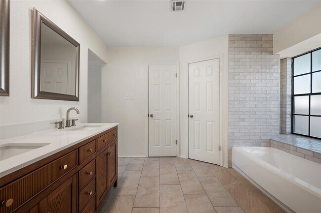 Building Photo - 11464 Bristle Oak Trail