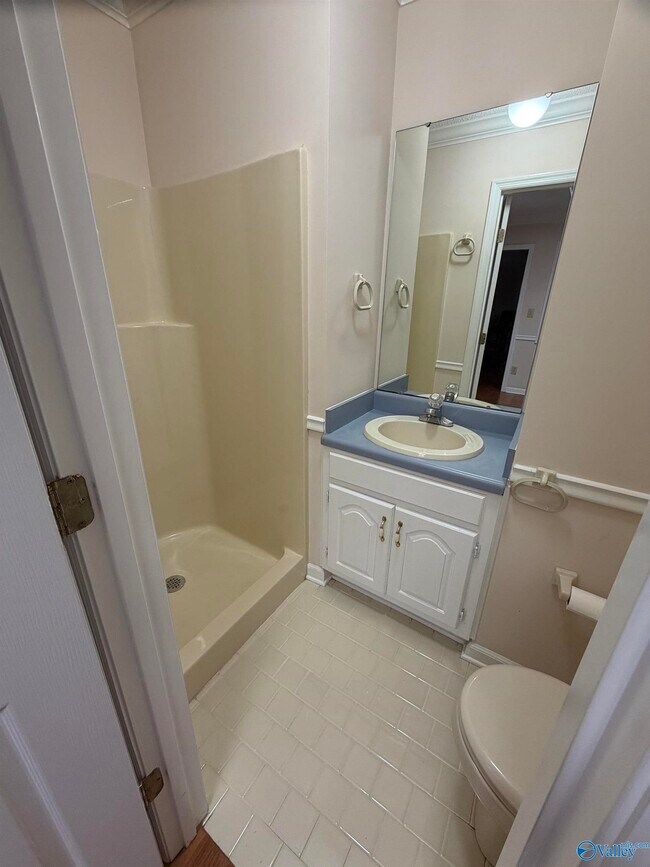 Building Photo - 701 Rigel Dr SW