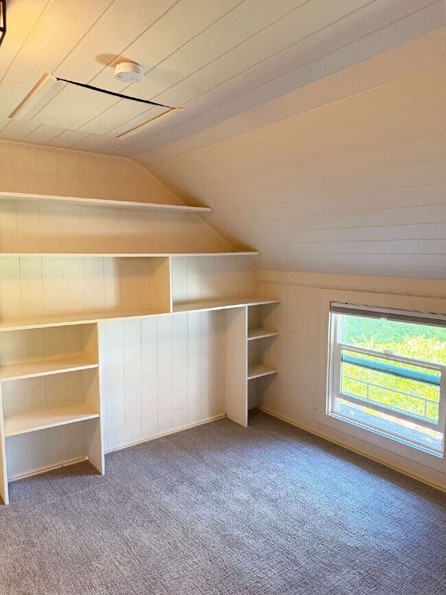 Building Photo - Spacious Two-Story Ranch Home Near Sonoma
