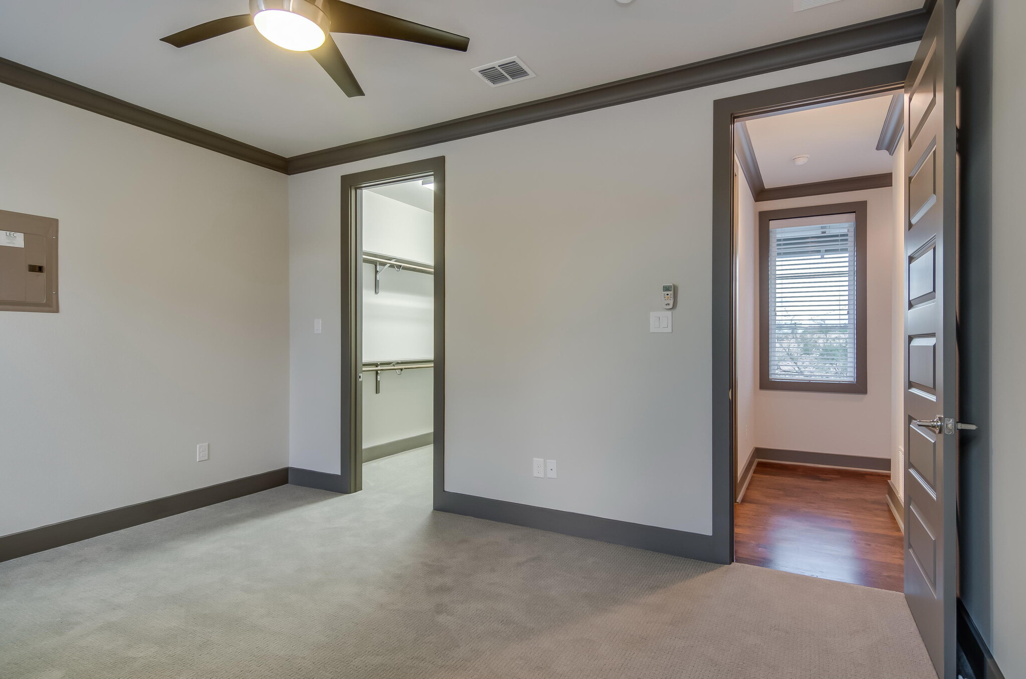 Building Photo - 516 E Ashby Pl