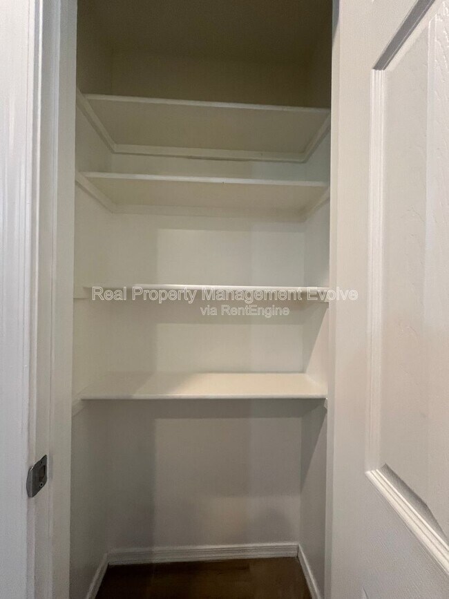 Building Photo - 10402 N 9th Ave