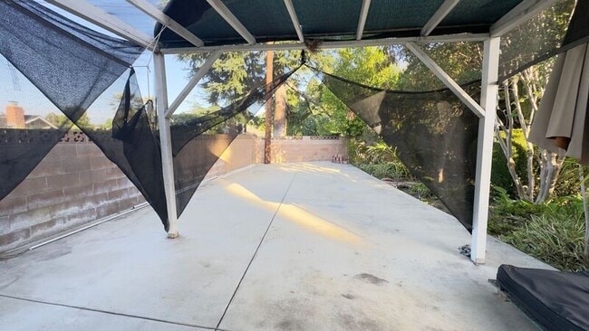Building Photo - 403 S Lupin Ln