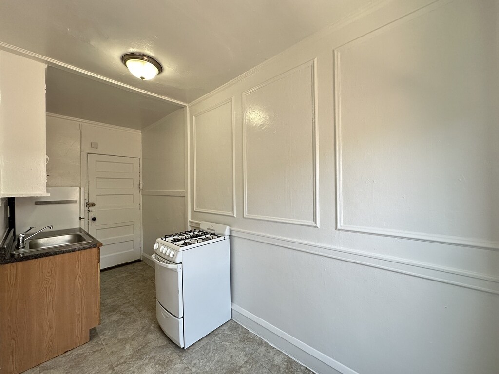 Building Photo - 3312 W Schubert Ave
