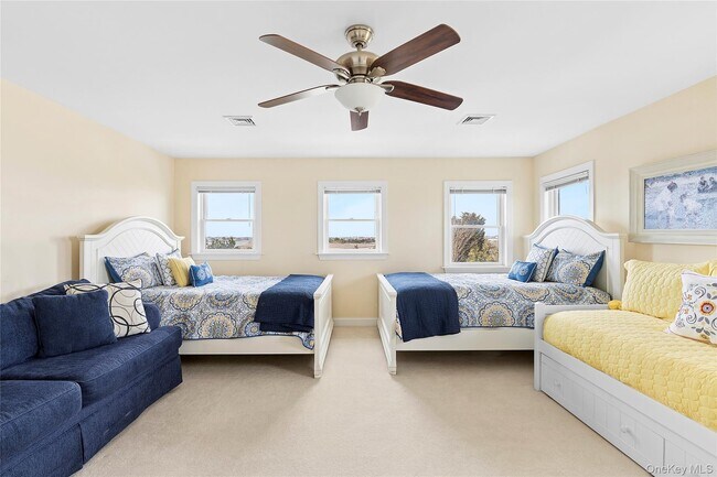 Building Photo - 176 Beach Ln